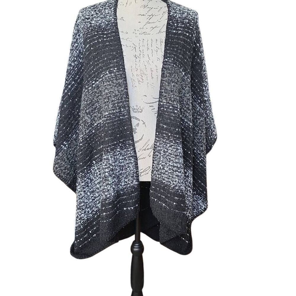Woolrich Women's One Size Black White Soft Wrap Shawl